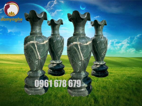Lộc bình đá là biểu tượng cho sự tài lộc và may mắn